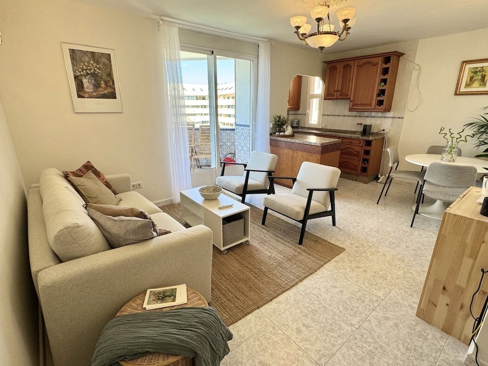 Beachfront Apartment With Seaview Terrace