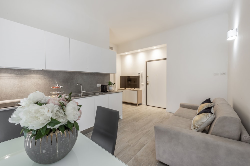 Milan Royal Suites & Luxury Apartments