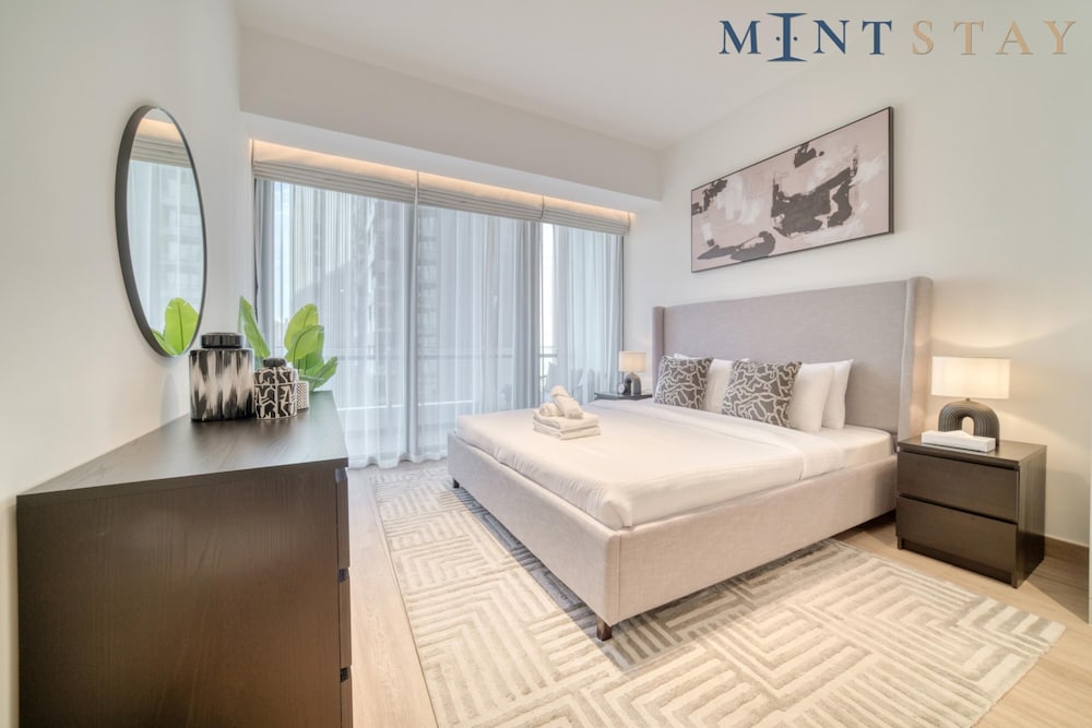 Exclusive 2BR Apt With Superb Balcony Marina Views