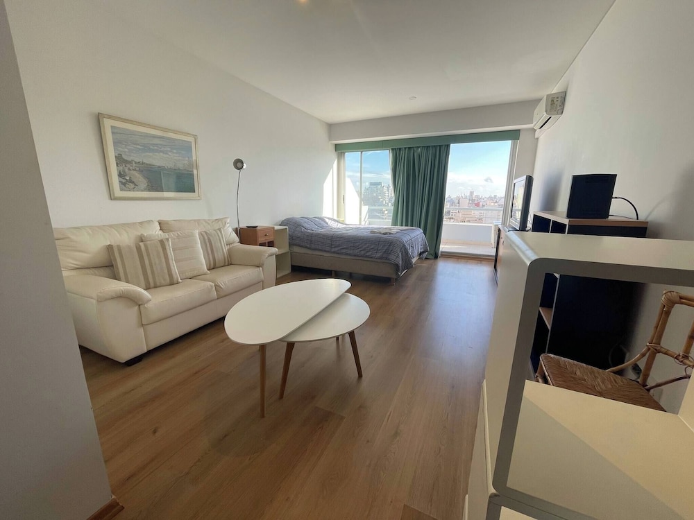 Studio Apartment Panoramic View of Bsas Above 9 de Julio Avenue - Image 1