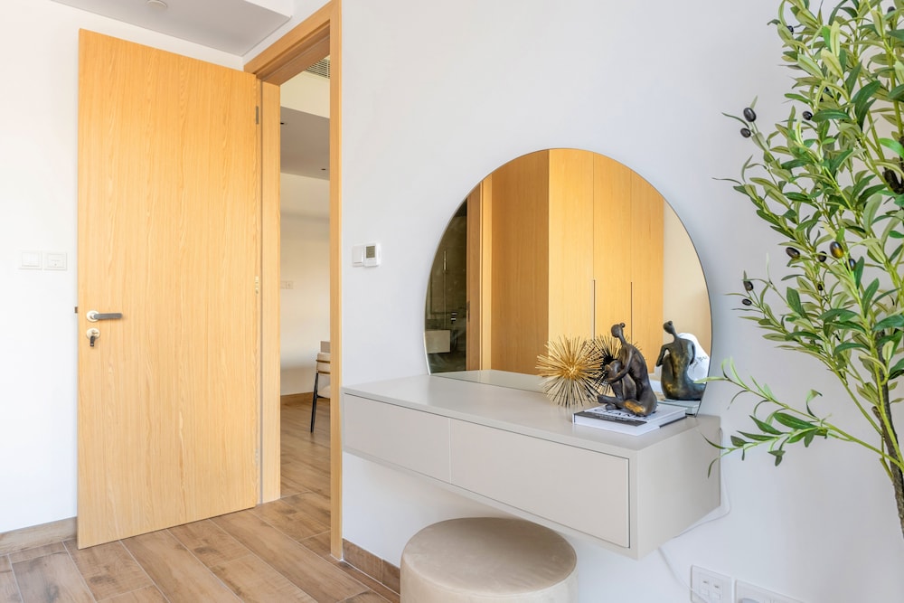 JVC Gem 2BR w maidsroom - Oakley Square