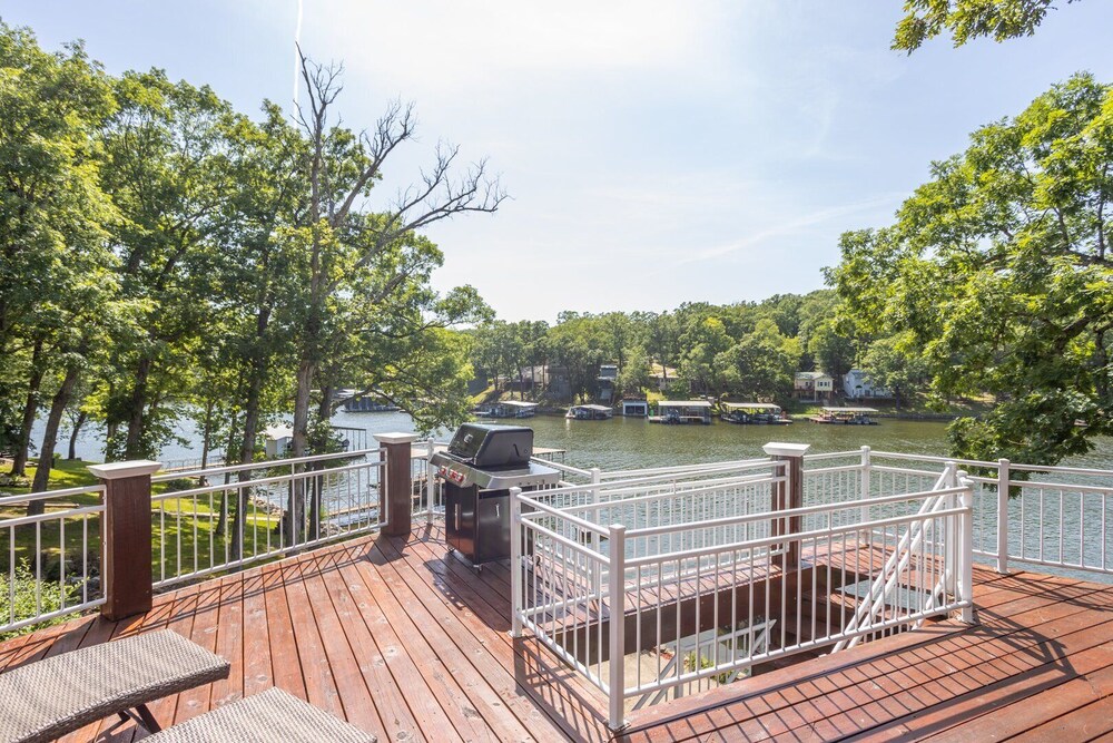 Cove Front, Kayak, Pedal Boat, and Nearby Restos