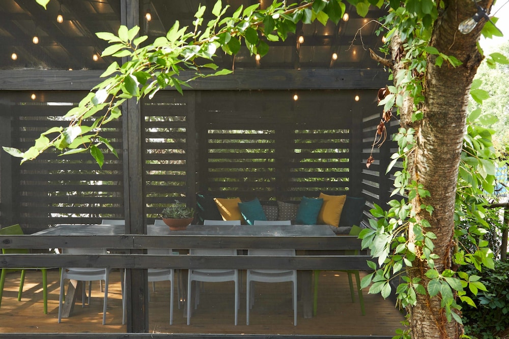 Apt1 Edenbrae - Serene Walkable Modern Retreat Named Best in Bham