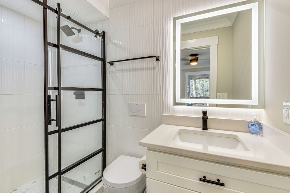 Golf Course View: Modern Keowee Key Condo!