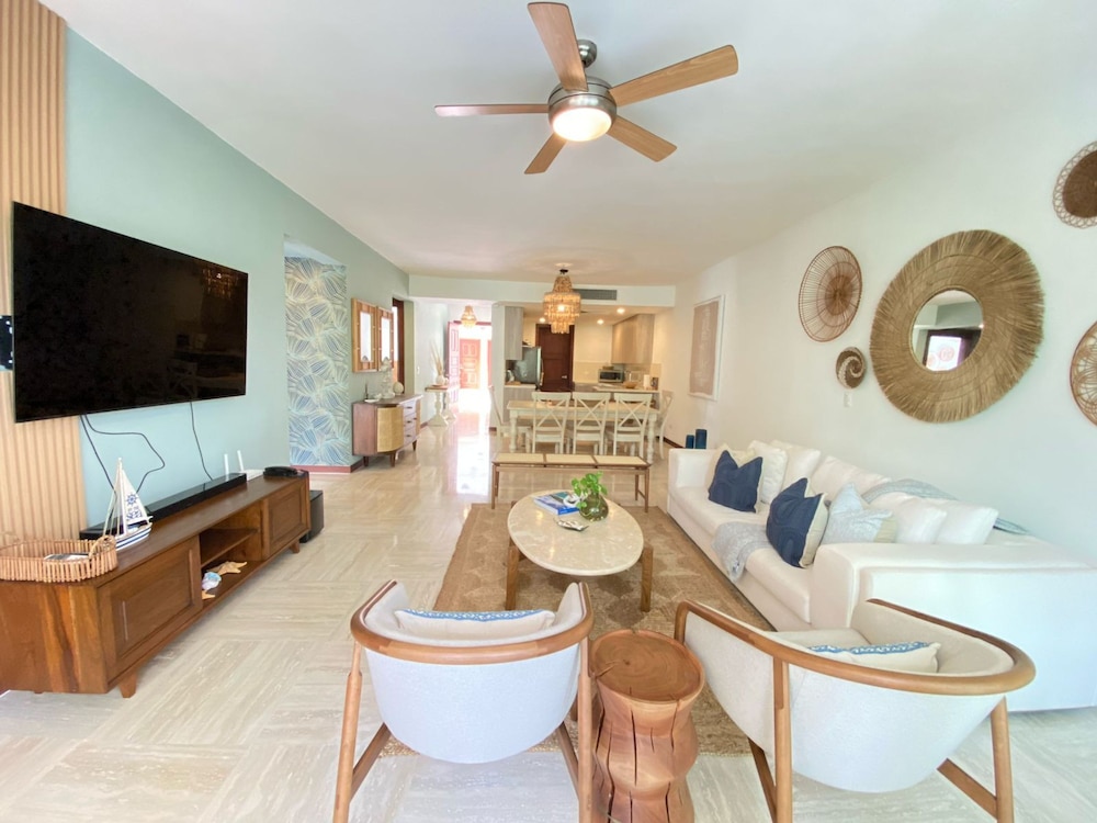 2BR 6 Guest Balcony in Portillo Close to Beach