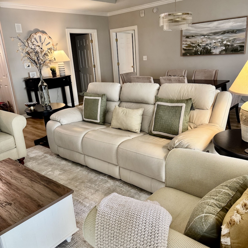 Oceanview Condo With Amenities, 703 Royale Palms 2 Bedroom Condo