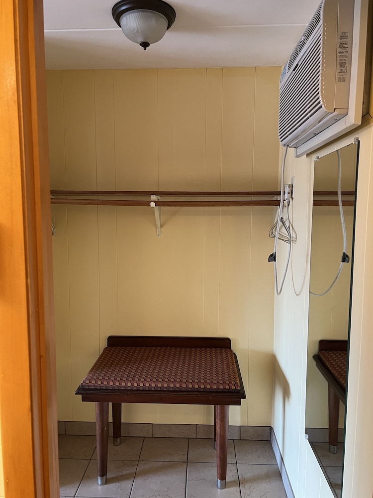 All Star Inn & Suites