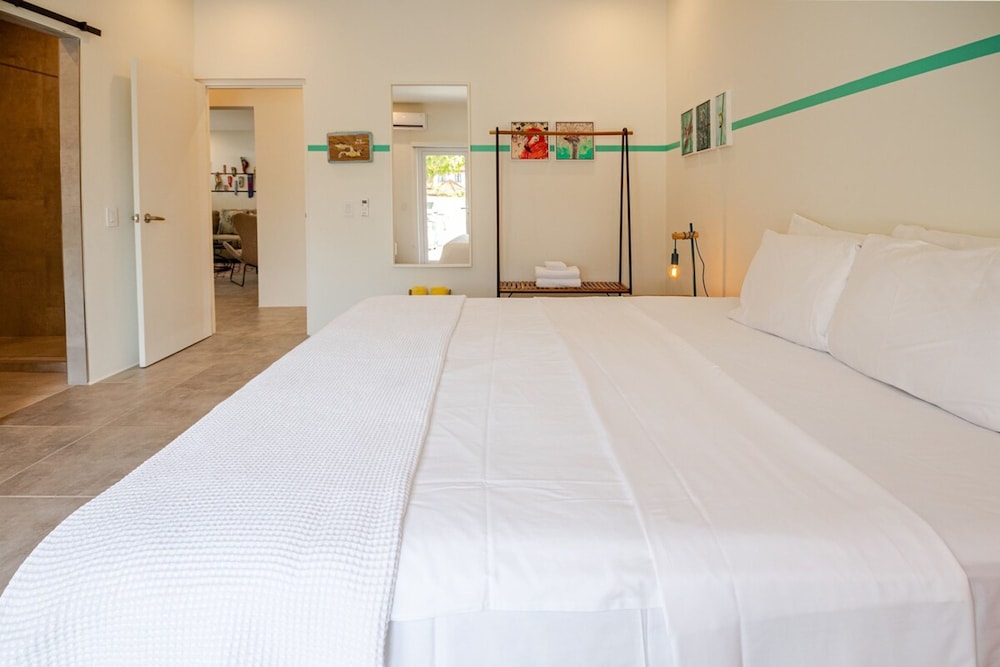 Modern Trestrapi Beach Villa 8 bed 8 Bath 2 Pools