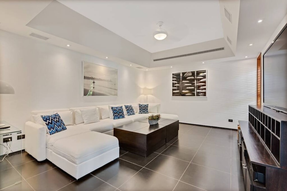 Beautifully-designed Contemporary Villa