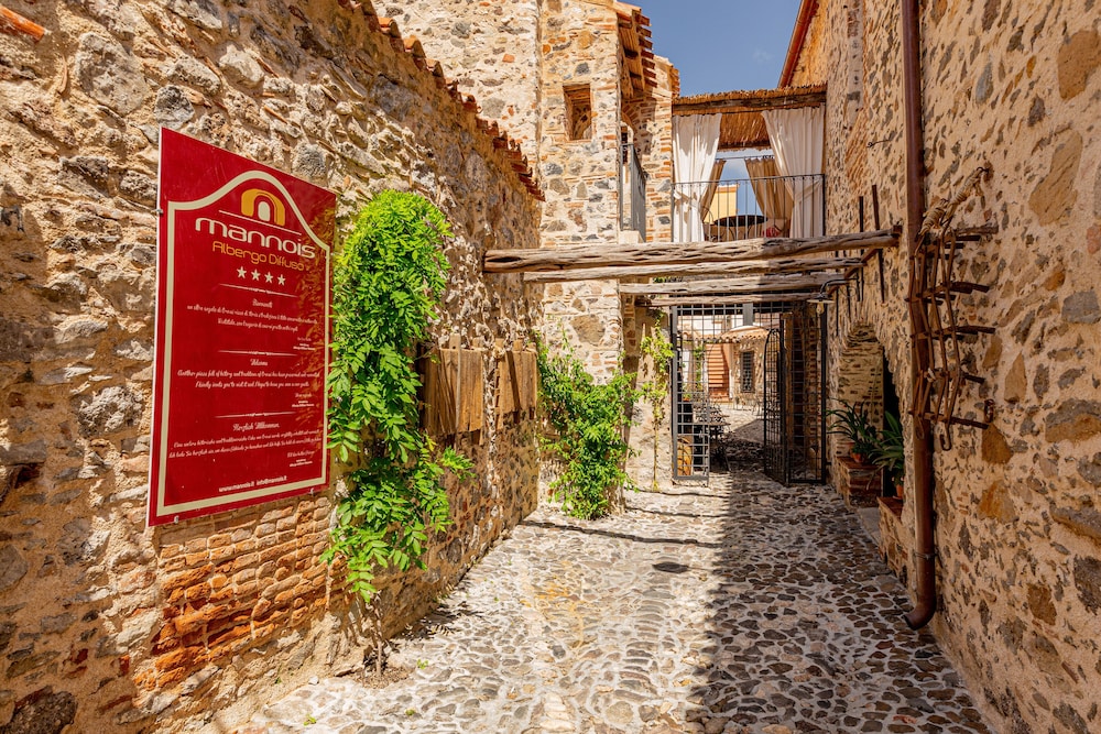 Hotel Albergo Diffuso Mannois