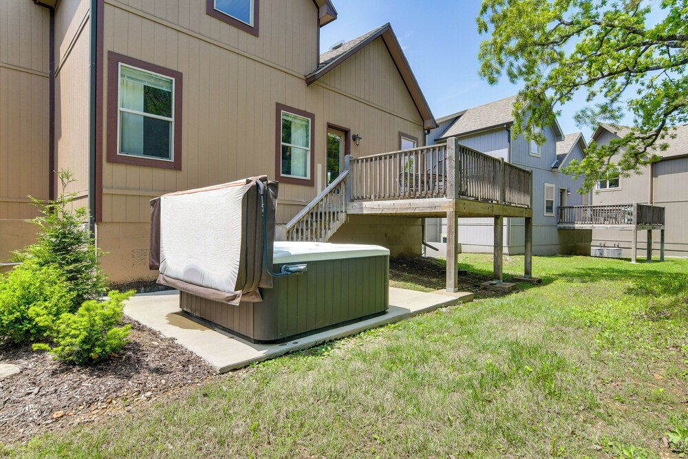 Game Room & Hot Tub: Spacious Retreat in Hollister