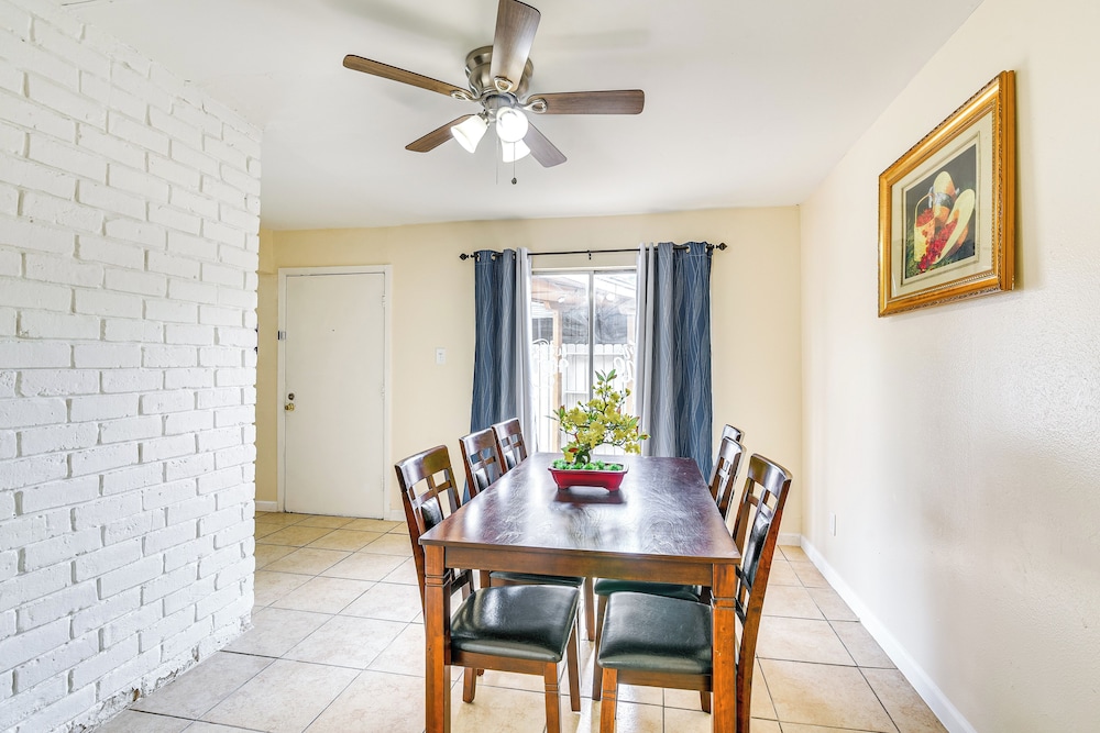 2 Mi to Chinatown: Pet-friendly Houston Home