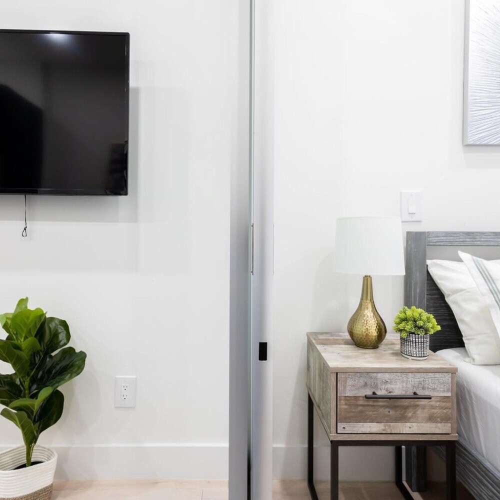 317-1an - New Modern 1BR W D Walk to Central Park