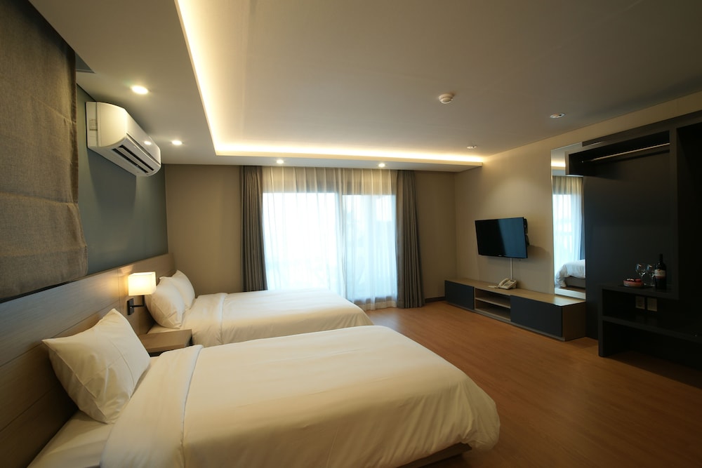 Amber House