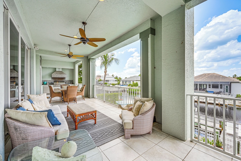 Luxe Bonita Springs Home < 2 Mi to Beach!