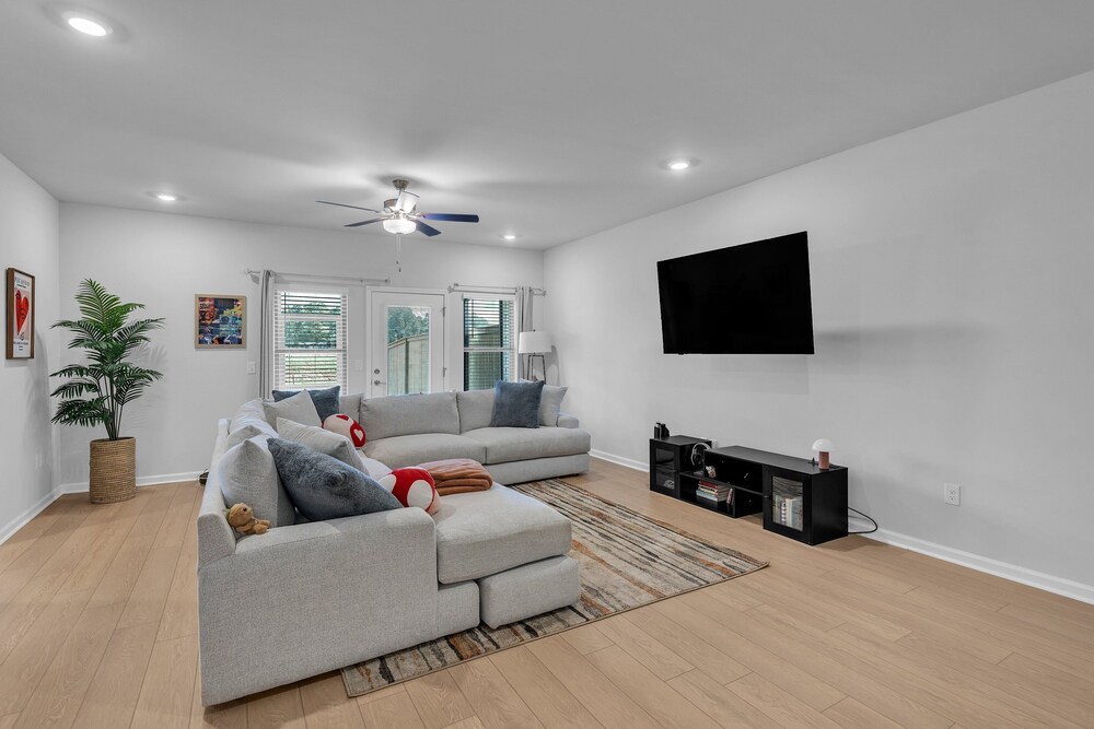 Modern Nest - Huntsville Hideaway 3 Bedroom Home