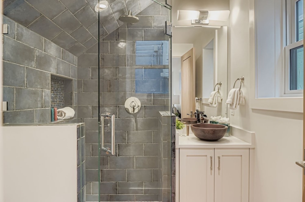 Old Town Luxe Retreat-walk To Main. Hottub-casita 173 4 Bedroom Home
