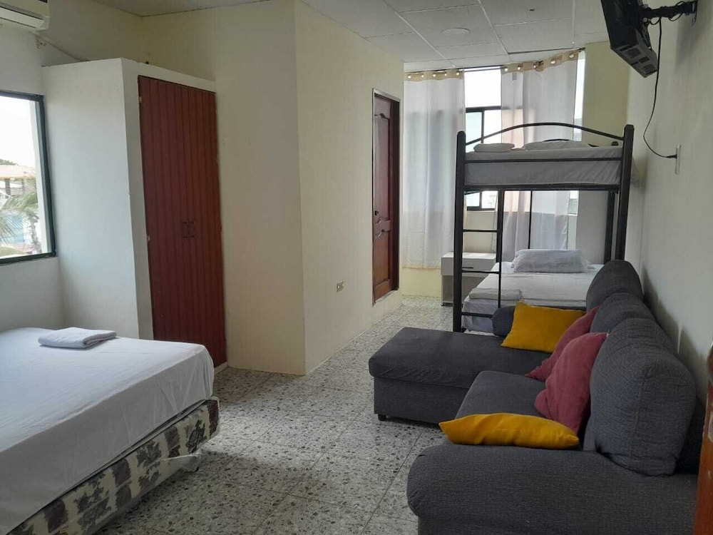 HOSTAL SAN MARINO view 3