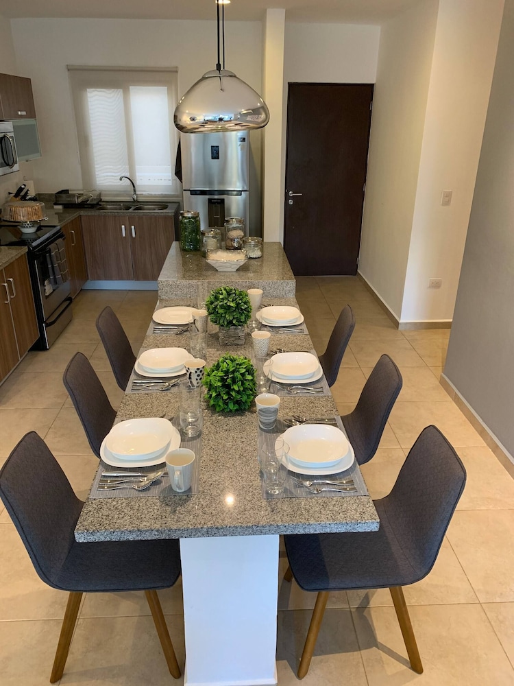 Sleeps 4-6-amazing 2 Bedroom Ph With Bbq & Jacuzzi