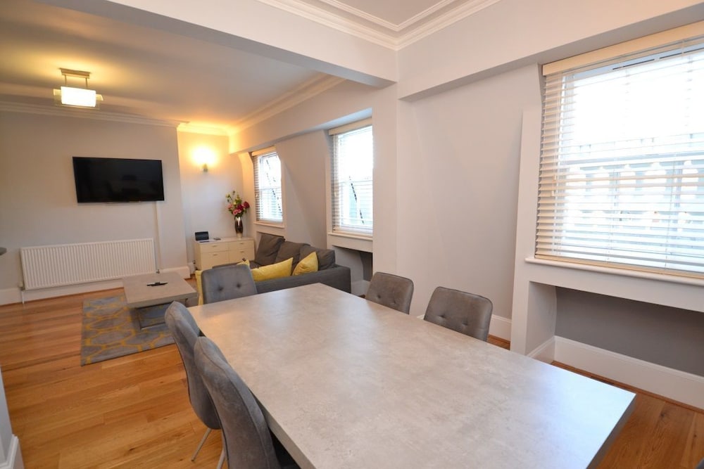 Luxury Hyde Park