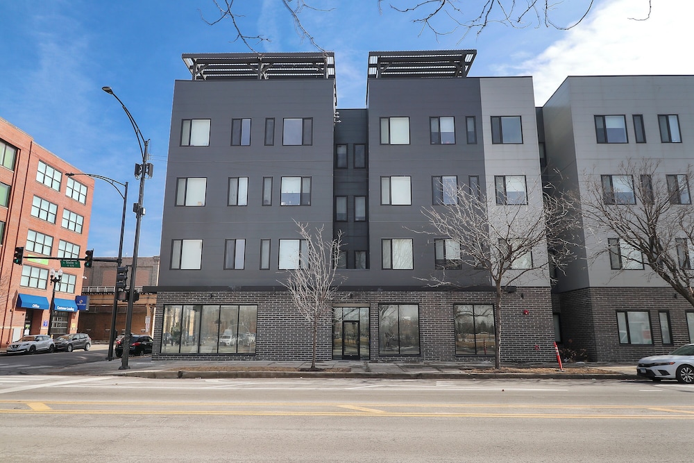 Stylish 4BR Stay - State rep