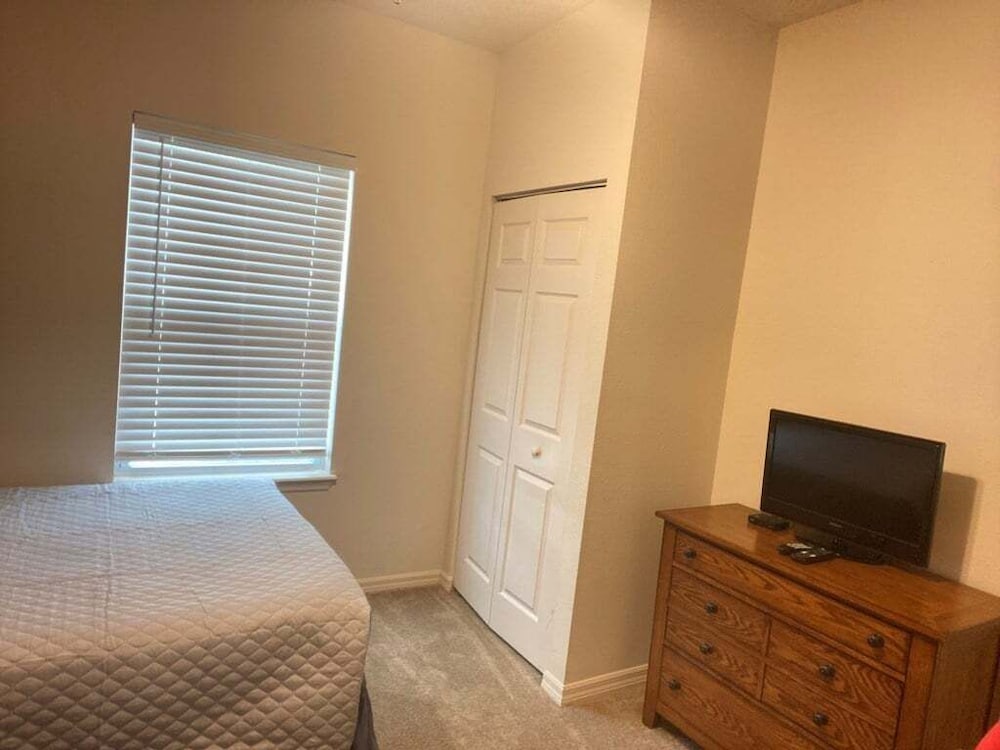 Family Retreat 3 Miles To Disney & Attractions 3 Bedroom Townhouse