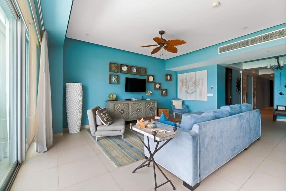 Oceanview 3BR Apt With Beach Access - Pool - Gym