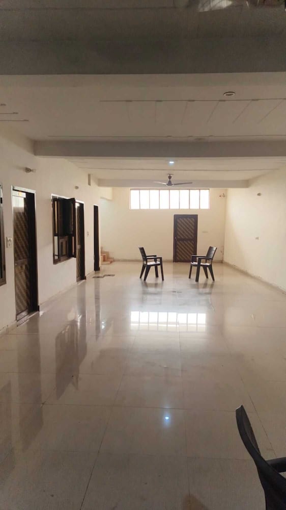 Hotel The Divine Punjabi Tadka
