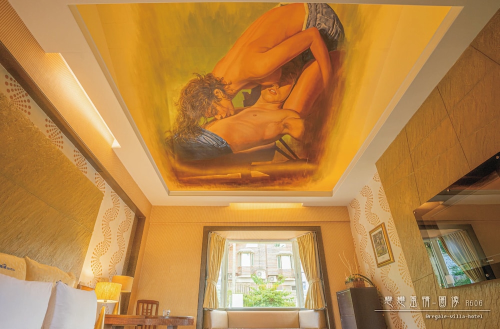 Regale Villa Hotel