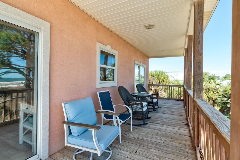 Breezy Decks - 601 Hernando Pl 4 Bedroom Home
