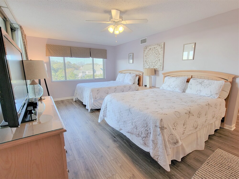 Huge 3 bedroom, 3 bath condo in the lovely Brighton building! 3 Condo view 5