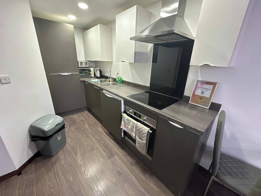 1br-sleeps4-parking-closetocentre