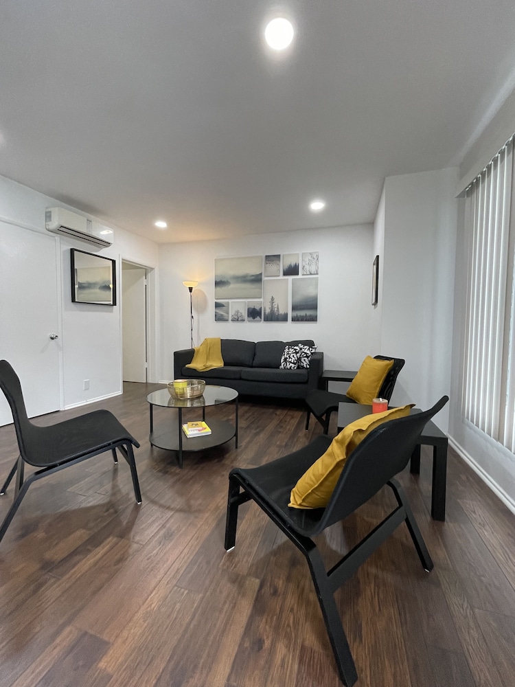 Hollywood Business Suites