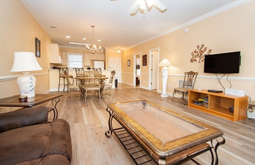Magnolia Pointe Luster Leaf 4879-103 2 Bedroom Condo