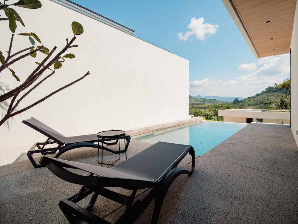 Elegant Aileen 3 Bedroom Pool Villa Naithon