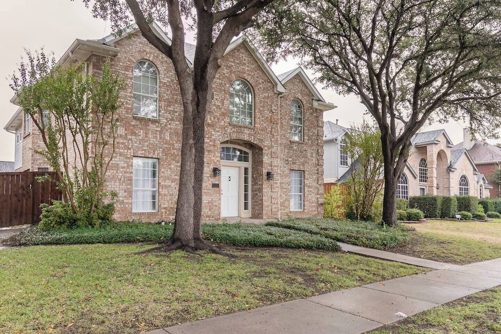 Spacious Home Quiet Neighborhood nr Downtown