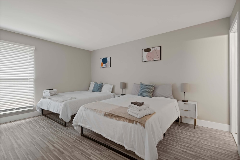 Inviting 2BR 2BA Unit in Rochester Hills