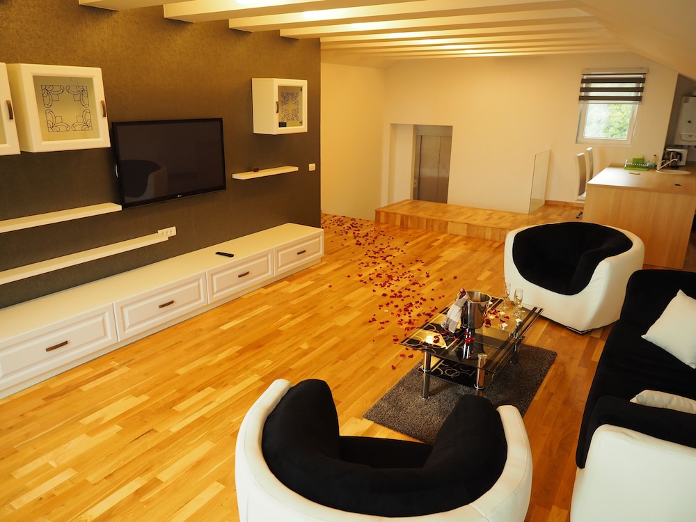 Hill Residence