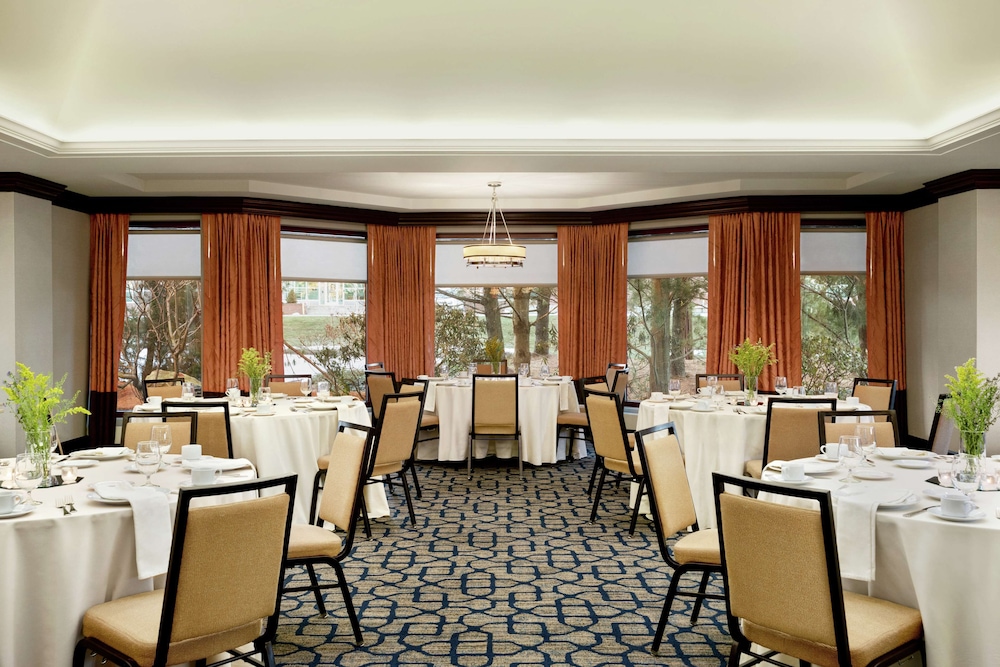 Boston Vacations - Embassy Suites by Hilton Boston Waltham - Property Image 1