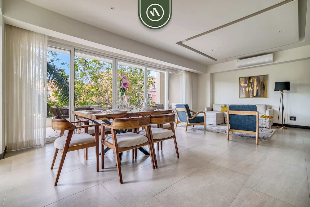 Luxury 2 BR Condo Near Golf Courses and Marina