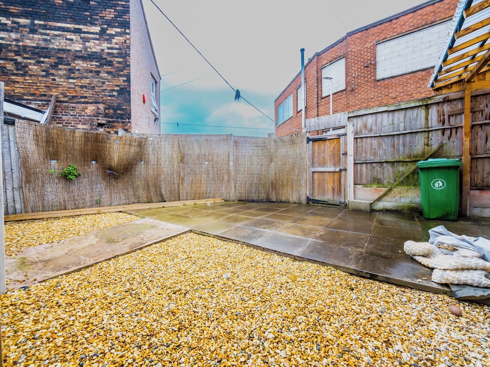 Ensuite1 Woodhouse private bath 2kitchen