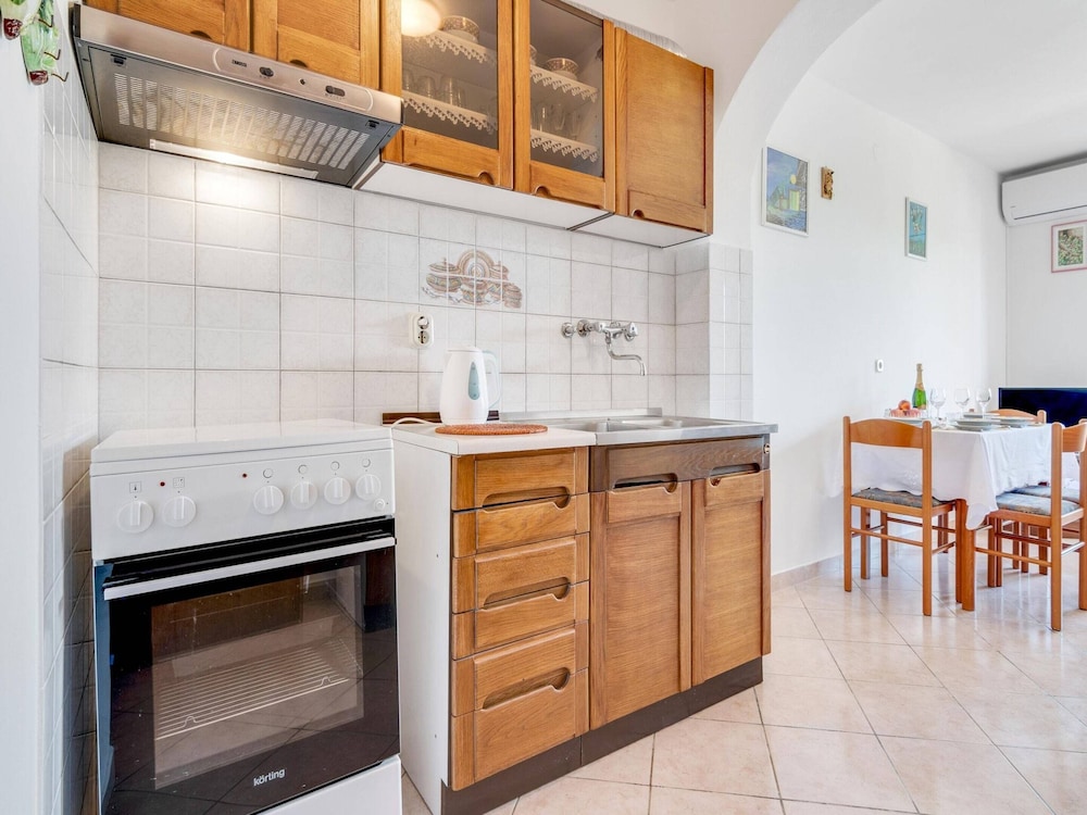 Secluded Apartment in Poreč with Garden view 4