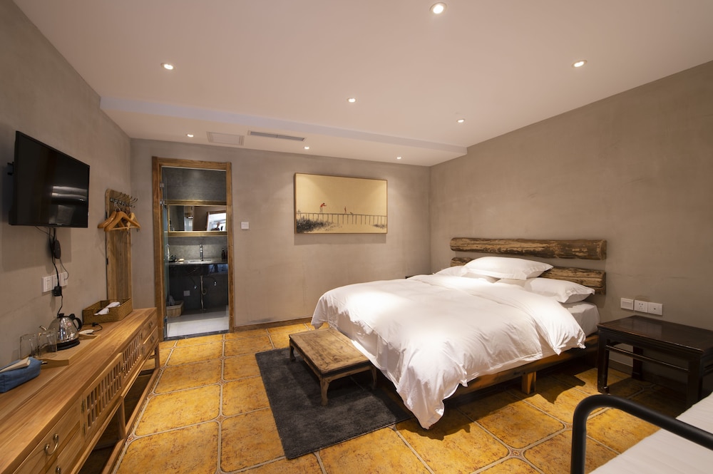 Lotus Mountain Boutique Inn