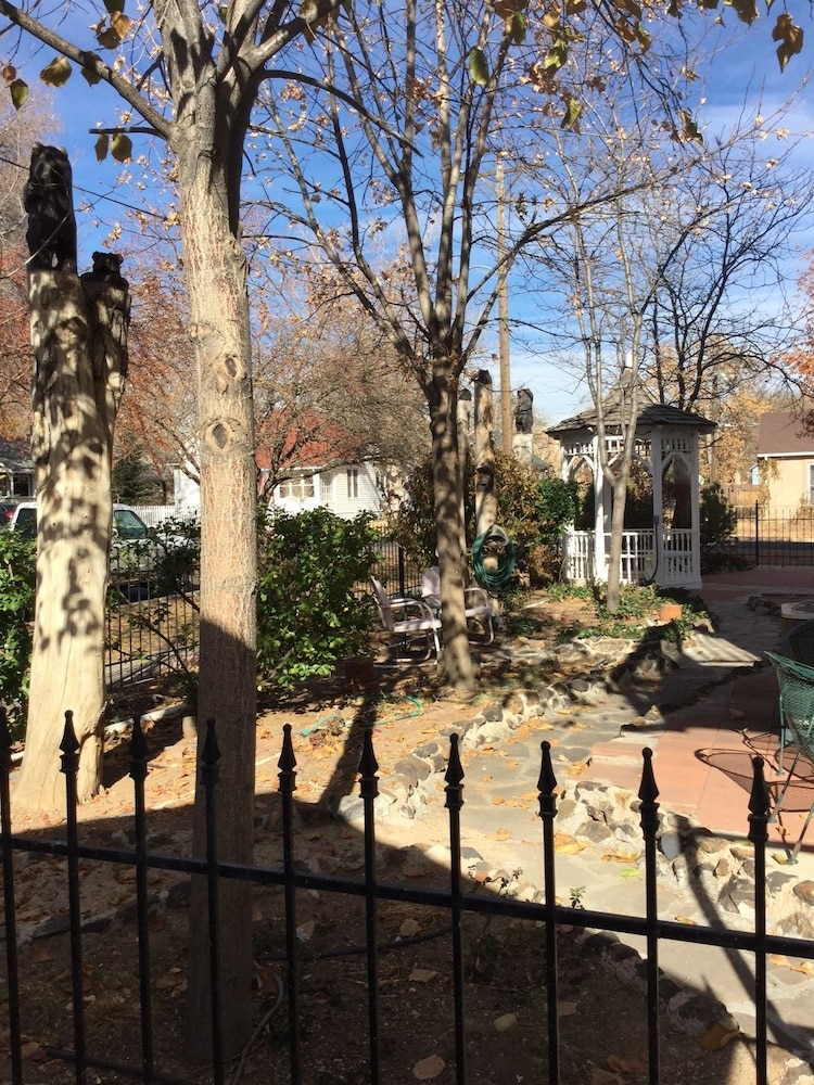 Spurs n Lace Bed & Breakfast Inn view 3