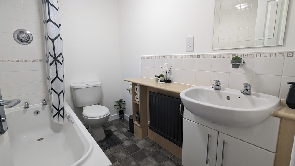 Leyland Road Retreat - 4 Bedroom House
