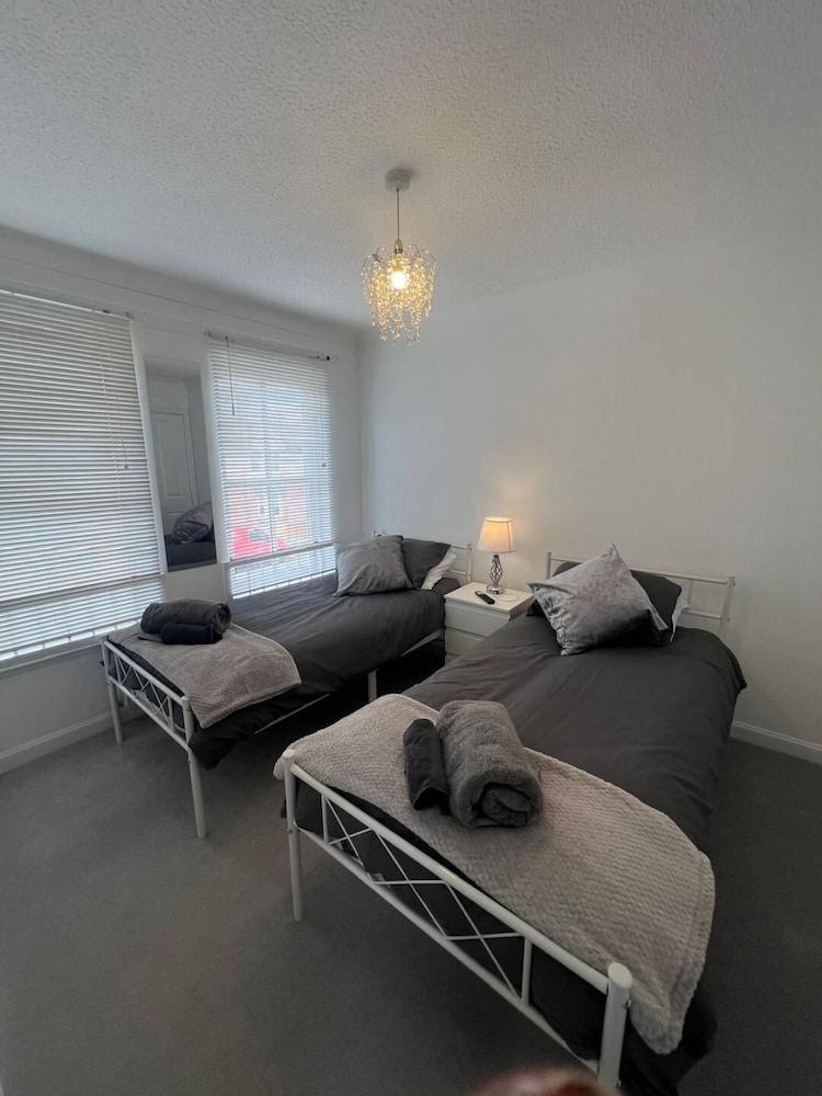 130m2 New House 2024 - 3 Bedrooms - Free Fast Wifi - Free off Street Parking