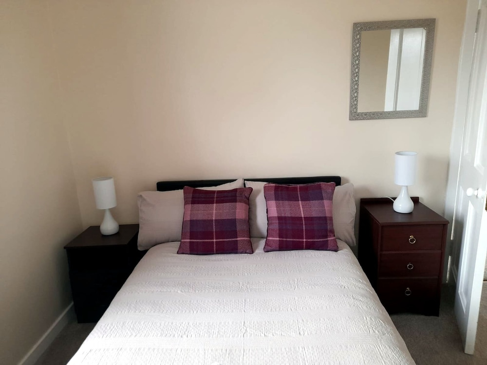 House-3br-garden-parking-near Inverness Castle view 5