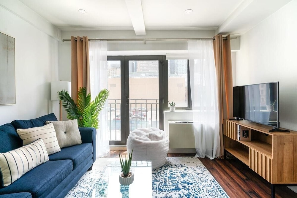 809 Midtown Apartments