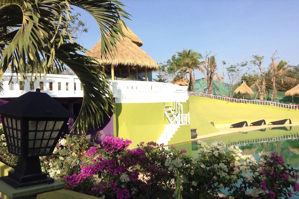 Reewa Waree Resort