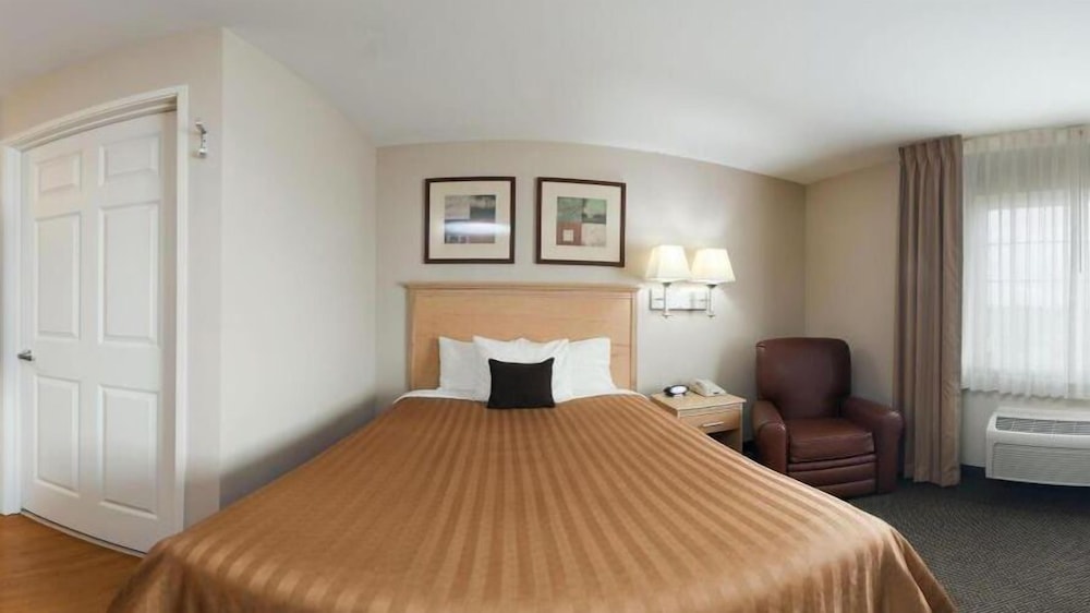Milwaukee Vacations - Candlewood Suites Milwaukee Brown Deer, an IHG Hotel - Property Image 5